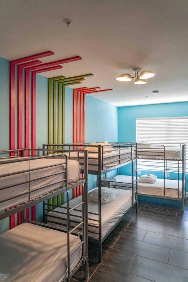 Beds N' Drinks Hostel Miami Beach Exterior photo