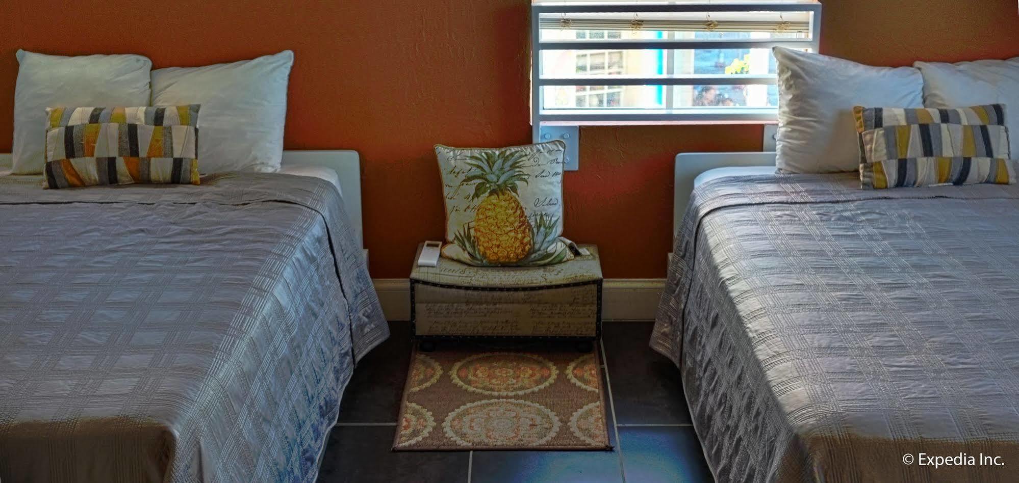 Beds N' Drinks Hostel Miami Beach Exterior photo